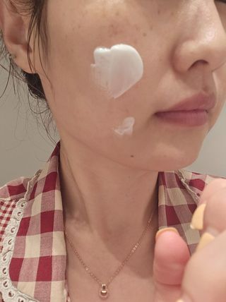 나우 [리브엠]피부 속부터 겹겹이, 촘촘하게! 워터핏8중 수분착붙 크림 — 5점을 준 리뷰어가 2025년 5월 올린 사용 사진