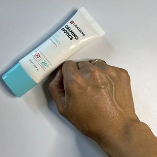 리더스코스메틱 리더스 카밍 바이오틱스 선 에센스 SPF 50+ PA++++ — 5점을 준 리뷰어가 2022년 6월 올린 사용 사진
