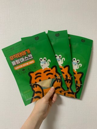 [숨그림]  덴탈마스크 짱구 우리아이 그리고 내가 쓰는 믿을수있는 케릭터 마스크  16종 — 4.5점을 준 리뷰어가 2021년 11월 올린 사용 사진