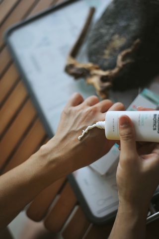 리더스코스메틱 리더스 카밍 바이오틱스 선 에센스 SPF 50+ PA++++ — 5점을 준 리뷰어가 2022년 8월 올린 사용 사진