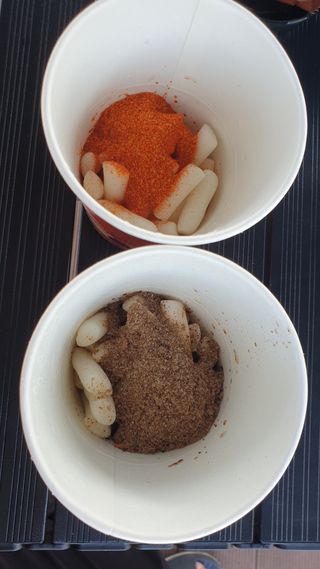 유비쿡 컵떡볶이 매운컵떡볶이2개/ 짜장컵떡볶이 2개  총 4개세트 — 5점을 준 리뷰어가 2021년 7월 올린 사용 사진