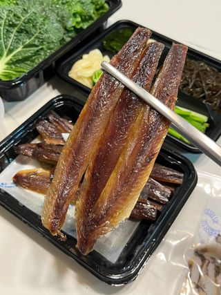 마라도푸드 포항 구룡포 햇 과메기 야채세트 마라도회식당 꽁치 — 5점을 준 리뷰어가 2023년 10월 올린 사용 사진