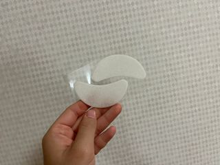 건강누리인터내셔날 레아라 다이아포스 슬리핑 아이패치 골드 & 물광 아이패치 [14회분/총 28매] — 5점을 준 리뷰어가 2022년 7월 올린 사용 사진