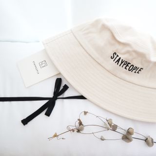 [스테이피플] STAYPEOPLE BUCKET HAT (IVORY) — 4.5점을 준 리뷰어가 2022년 9월 올린 사용 사진