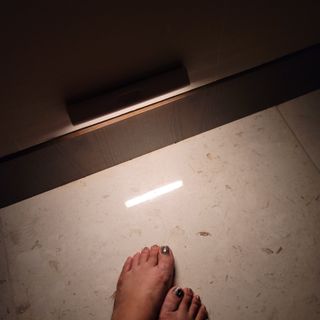 아카라 어두울 때만 켜지는 스마트 무선 센서등 — 5점을 준 리뷰어가 2021년 12월 올린 사용 사진