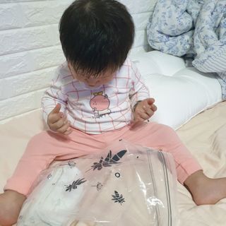 유비맘 궁디팡팡 내의/내복 상하세트 — 5점을 준 리뷰어가 2021년 3월 올린 사용 사진