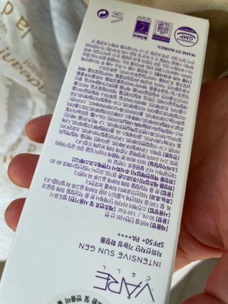 바르셀 톤업 무기자차 자외선차단제 순한 선크림 인텐시브 선 젠 50ml — 3.5점을 준 리뷰어가 2021년 11월 올린 사용 사진