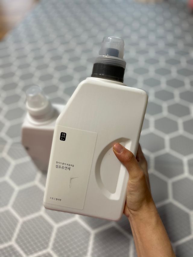 [생활공작소] 섬유유연제 + 세탁세제 1.5L 릴리향 리뷰 사진