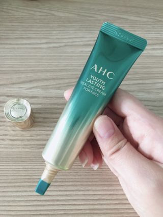 [NEW 탄력유턴 아이크림] AHC 유스 래스팅 리얼 아이크림 포 페이스 — 5점을 준 리뷰어가 2021년 2월 올린 사용 사진