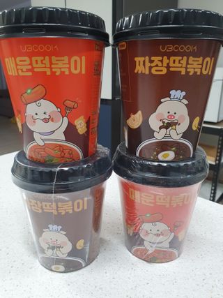 유비쿡 컵떡볶이 매운컵떡볶이2개/ 짜장컵떡볶이 2개  총 4개세트 — 4점을 준 리뷰어가 2021년 2월 올린 사용 사진