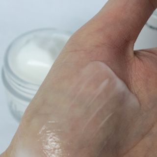플레라디 에델바이스 인리치드 머랭 크림 — 5점을 준 리뷰어가 2021년 4월 올린 사용 사진