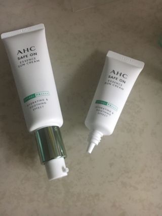 [AHC] 세이프온 에센스 선크림 올리브영 스페셜 증정 기획세트 — 5점을 준 리뷰어가 2022년 6월 올린 사용 사진
