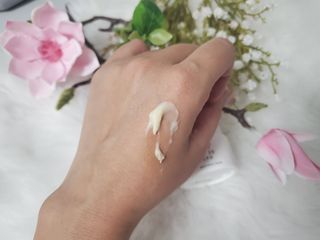 AYU25[아유트웬티파이브]다마스크로즈워터 베이스 천연 수분 촉촉 크림 — 4.5점을 준 리뷰어가 2021년 4월 올린 사용 사진
