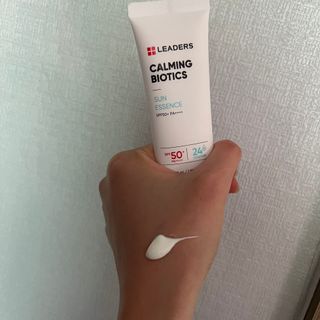 리더스코스메틱 리더스 카밍 바이오틱스 선 에센스 SPF 50+ PA++++ — 5점을 준 리뷰어가 2022년 6월 올린 사용 사진
