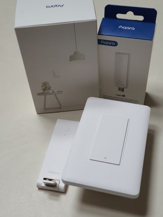 아카라 조명 스위치를 누워서 끄는 방법 (스마트 조명 스위치 2구 + 무선 리모트 스위치 1구 T1, 스마트 허브 E1) — 4.5점을 준 리뷰어가 2021년 11월 올린 사용 사진