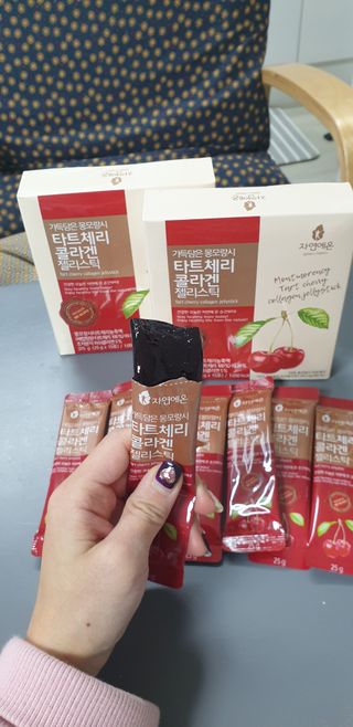 자연에온 가득담은 몽모랑시 타트체리 콜라겐 젤리스틱 — 3점을 준 리뷰어가 2021년 1월 올린 사용 사진