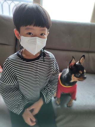 아토팜 블라블라 황사방역 마스크 KF94 — 4.5점을 준 리뷰어가 2021년 10월 올린 사용 사진