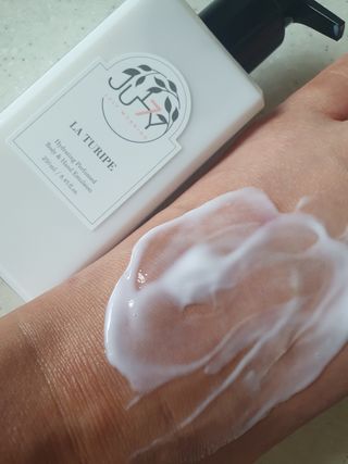 줄라이 모닝 _ JULY MORNING 줄라이모닝 하이드레이팅 퍼퓸드 바디앤핸드 에멀젼 — 5점을 준 리뷰어가 2021년 9월 올린 사용 사진