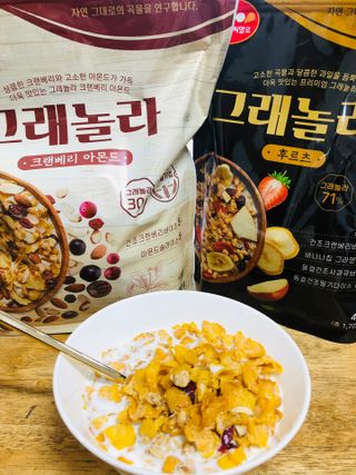 씨알푸드 씨알로 그래놀라 2종 후르츠+크랜베리 아몬드 — 5점을 준 리뷰어가 2022년 7월 올린 사용 사진