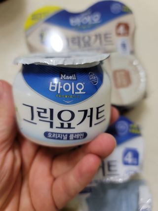 매일바이오 그릭요거트 오리지널 플레인 4개, 로스터리 커피믹스 4개 — 5점을 준 리뷰어가 2021년 12월 올린 사용 사진