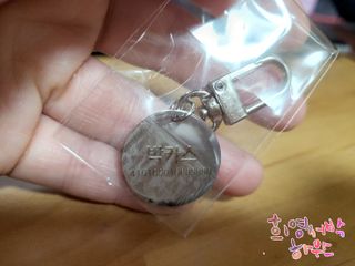 컴바이유 써지컬 각인 키링 [반려동물 인식표, 커플 키링, 가족 키링] — 5점을 준 리뷰어가 2022년 3월 올린 사용 사진