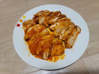 굽네몰 [굽네] 소스가 맛있는 닭가슴살 슬라이스 4종 — 5점을 준 리뷰어가 2021년 4월 올린 사용 사진