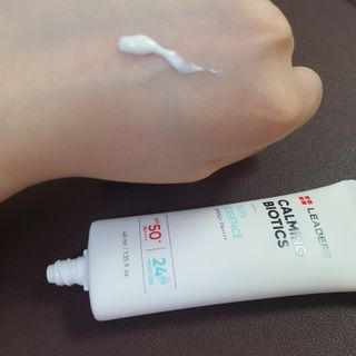 리더스코스메틱 리더스 카밍 바이오틱스 선 에센스 SPF 50+ PA++++ — 5점을 준 리뷰어가 2022년 8월 올린 사용 사진