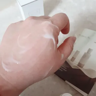 더사가오브수 [사가수] 효혜윤 보태니컬 에너지 에센스인로션 20ml /아이포올 스틱 3g — 5점을 준 리뷰어가 2023년 2월 올린 사용 사진