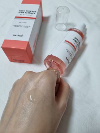 썸헤어 / SUMHAIR 썸헤어 실키 테라피 헤어 에센스 — 2점을 준 리뷰어가 2021년 5월 올린 사용 사진