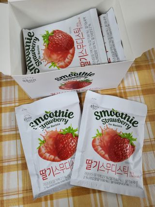 [복음자리] 바리스타 패키지 2종 랜덤발송 (딸기스무디 스틱+샤인머스캣에이드 or 망고스무디+자몽에이드) — 5점을 준 리뷰어가 2022년 6월 올린 사용 사진