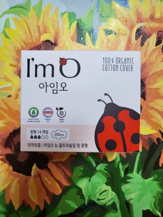 아임오 유기농 생리대 중형 + 그날 전 보라지유 100 20캡슐 + 아임오스티커 + 쿠폰북 — 5점을 준 리뷰어가 2021년 10월 올린 사용 사진