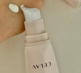프리마인 선크림만 바꿨을 뿐인데 매일 물 2L챙겨먹고 기초케어 완벽하게 한 물빛피부 완성,셀라브UV프로텍터 — 4.5점을 준 리뷰어가 2023년 6월 올린 사용 사진