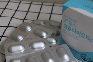 [지셀라] 프로바이오틱스 100억 유산균 보장 (1개월분 / 350mg X 30캡슐) — 5점을 준 리뷰어가 2023년 4월 올린 사용 사진