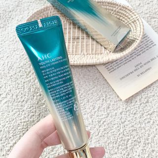 [NEW 탄력유턴 아이크림] AHC 유스 래스팅 리얼 아이크림 포 페이스 — 5점을 준 리뷰어가 2021년 3월 올린 사용 사진