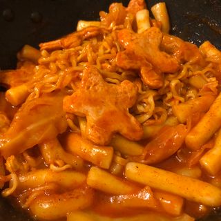 빨간키트 떡볶이 밀키트 2~3인분 매운맛 국물 떡볶이 만들기 쉬운 황금 레시피 분말 소스로 간편한 요리 — 5점을 준 리뷰어가 2021년 10월 올린 사용 사진