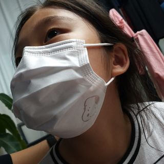 JHWORLD 스누피 마스크 정품 스누피 KF-AD 국내 비말차단 아동용 성인용 일회용 덴탈마스크 50매 — 4점을 준 리뷰어가 2021년 7월 올린 사용 사진