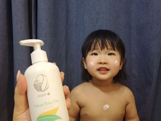 mom e 맘이 내추럴 베이비 케어 샴푸앤바스+로션 — 5점을 준 리뷰어가 2021년 1월 올린 사용 사진