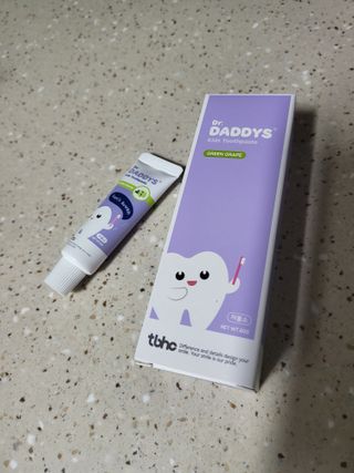 닥터데디스 안심저불소 키즈치약 (라즈베리, 청포도향 중 택 1) 60g +  여행용 미니 치약 15g — 5점을 준 리뷰어가 2022년 7월 올린 사용 사진