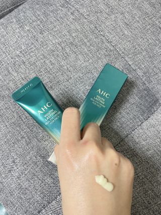 [NEW 탄력유턴 아이크림] AHC 유스 래스팅 리얼 아이크림 포 페이스 — 5점을 준 리뷰어가 2021년 2월 올린 사용 사진