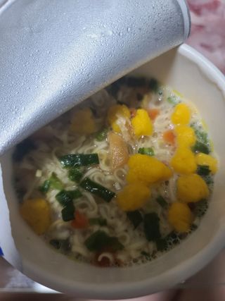 NISSIN 닛신 컵누들  4종 - 씨푸드오리지날, 씨푸드 스파이시, 씨푸드 커리, 씨푸드 XO소스 — 5점을 준 리뷰어가 2022년 11월 올린 사용 사진