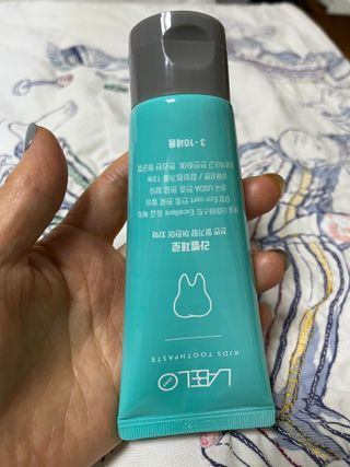 치과에서 쓰는 치약 _ 라벨제로 저불소 꼬마, 키즈, 유아, 베이비, 주니어 안전한 어린이치약 — 4.5점을 준 리뷰어가 2023년 2월 올린 사용 사진