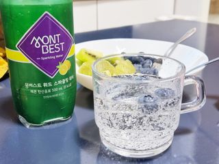 몽베스트 Montbest with Sparkling water Lemon OR Lime 20병(랜덤) — 5점을 준 리뷰어가 2022년 12월 올린 사용 사진