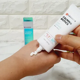 리더스코스메틱 리더스 카밍 바이오틱스 선 에센스 SPF 50+ PA++++ — 5점을 준 리뷰어가 2022년 6월 올린 사용 사진