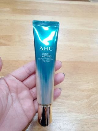 [NEW 탄력유턴 아이크림] AHC 유스 래스팅 리얼 아이크림 포 페이스 — 5점을 준 리뷰어가 2021년 2월 올린 사용 사진