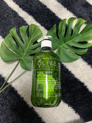올리브 오일 스킨케어 컴퍼니 [OOSC] 향기로운 보습 로즈 제라늄 바디워시 500ml — 4점을 준 리뷰어가 2021년 5월 올린 사용 사진