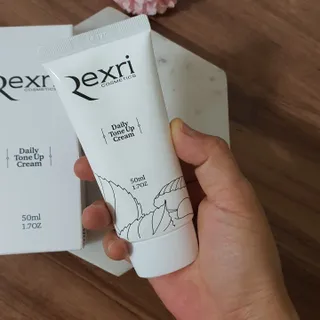 렉스리 데일리 톤업 크림 Rexri Daily Tone Up Cream — 5점을 준 리뷰어가 2022년 9월 올린 사용 사진