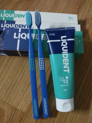 리퀴덴트 오랄케어 온가족용 리퀴덴트 더더 오랄케어 무불소 치약 + 임상시험완료 이중 미세 엠보싱 칫솔 올데이세트 — 5점을 준 리뷰어가 2020년 12월 올린 사용 사진