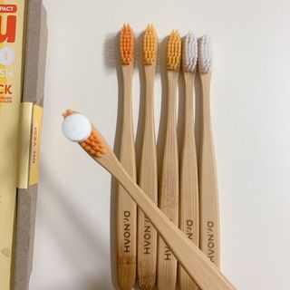 [닥터노아] 마루 대나무 칫솔 콤팩트 & 고체 치약 — 4점을 준 리뷰어가 2022년 7월 올린 사용 사진