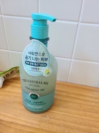 벨먼 내추럴스파 수분광채 스크럽 바디워시 600ml 5종 — 5점을 준 리뷰어가 2022년 5월 올린 사용 사진