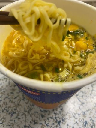 NISSIN 닛신 컵누들  4종 - 씨푸드오리지날, 씨푸드 스파이시, 씨푸드 커리, 씨푸드 XO소스 — 4점을 준 리뷰어가 2022년 4월 올린 사용 사진